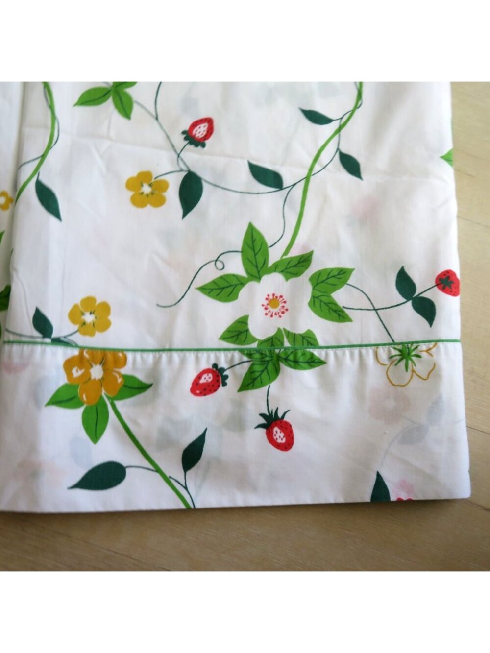 Vintage 1977 JP Stevens Utica Strawberry Patch Twin Flat Sheet No Iron Percale